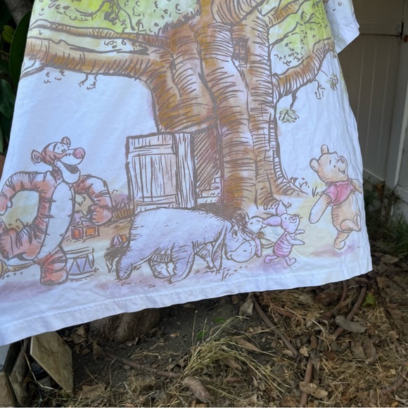 Winnie The Pooh And Pals graphic T-Shirt. - Picture 3 of 11